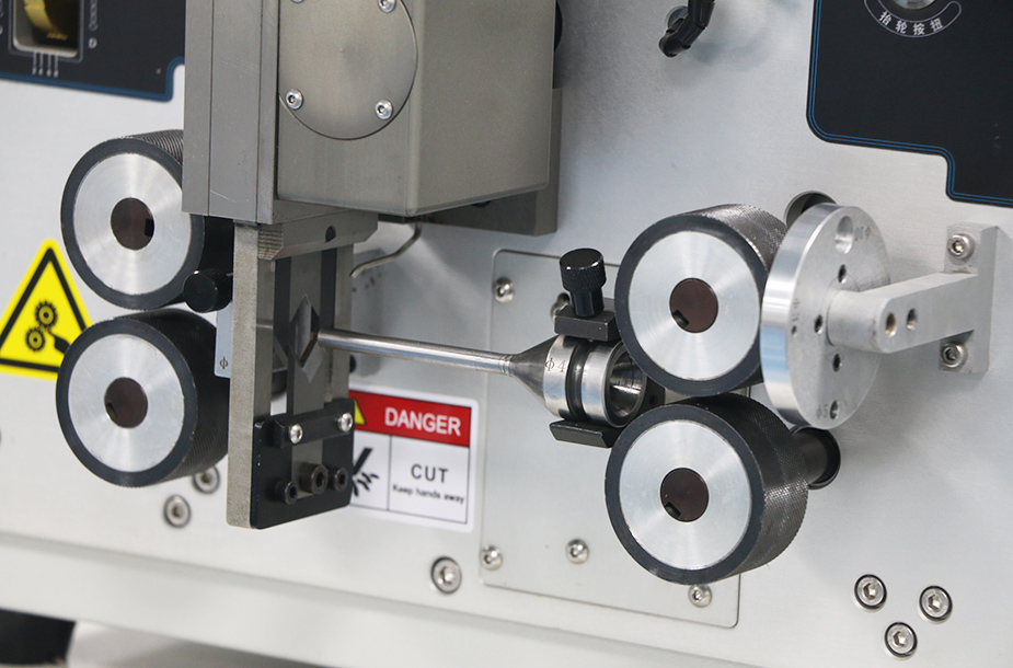 ESC-BX8PR Drahtschneide- und Abisoliermaschine